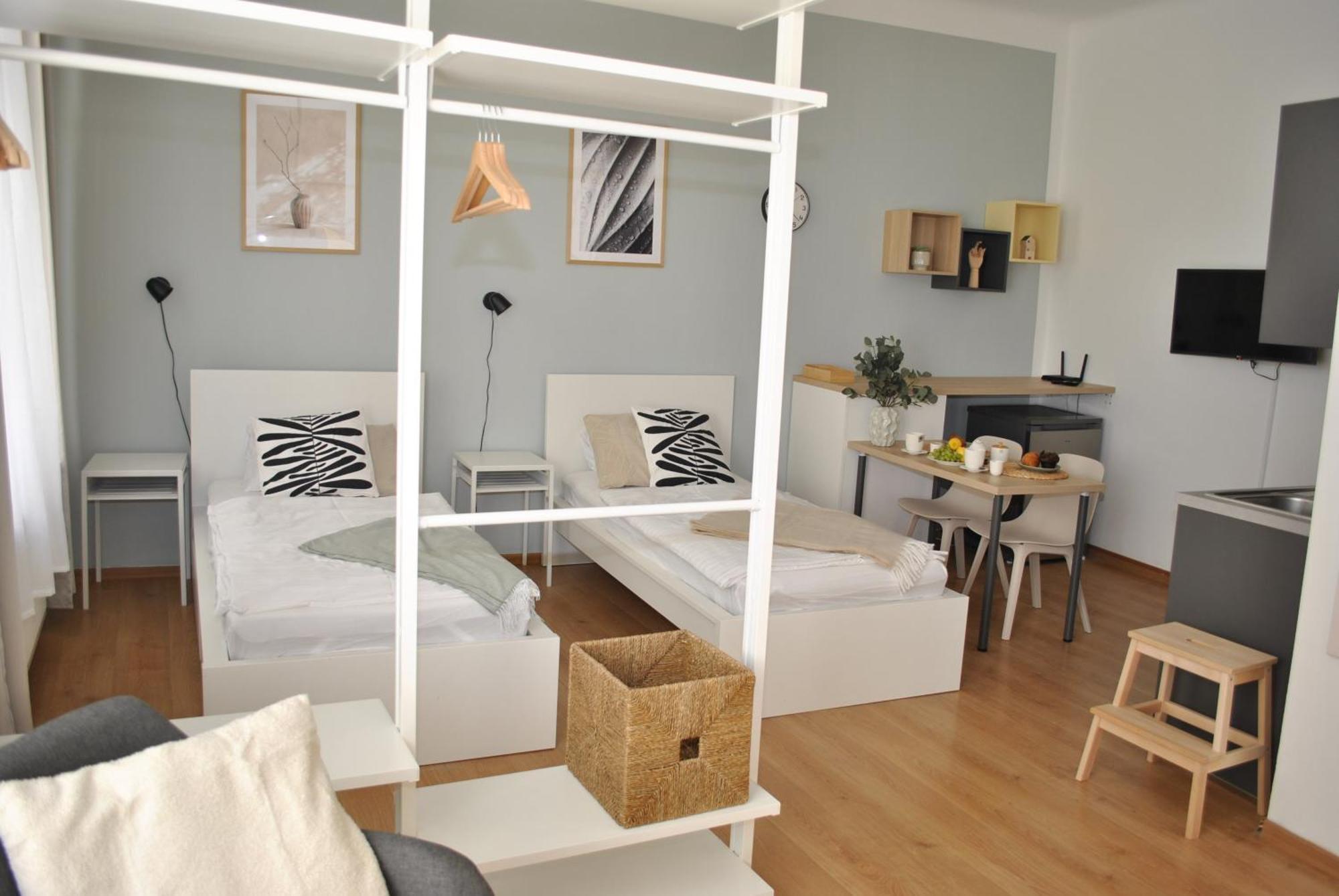 7 NIGHTS Apartments Dominikánské n. Brno Esterno foto