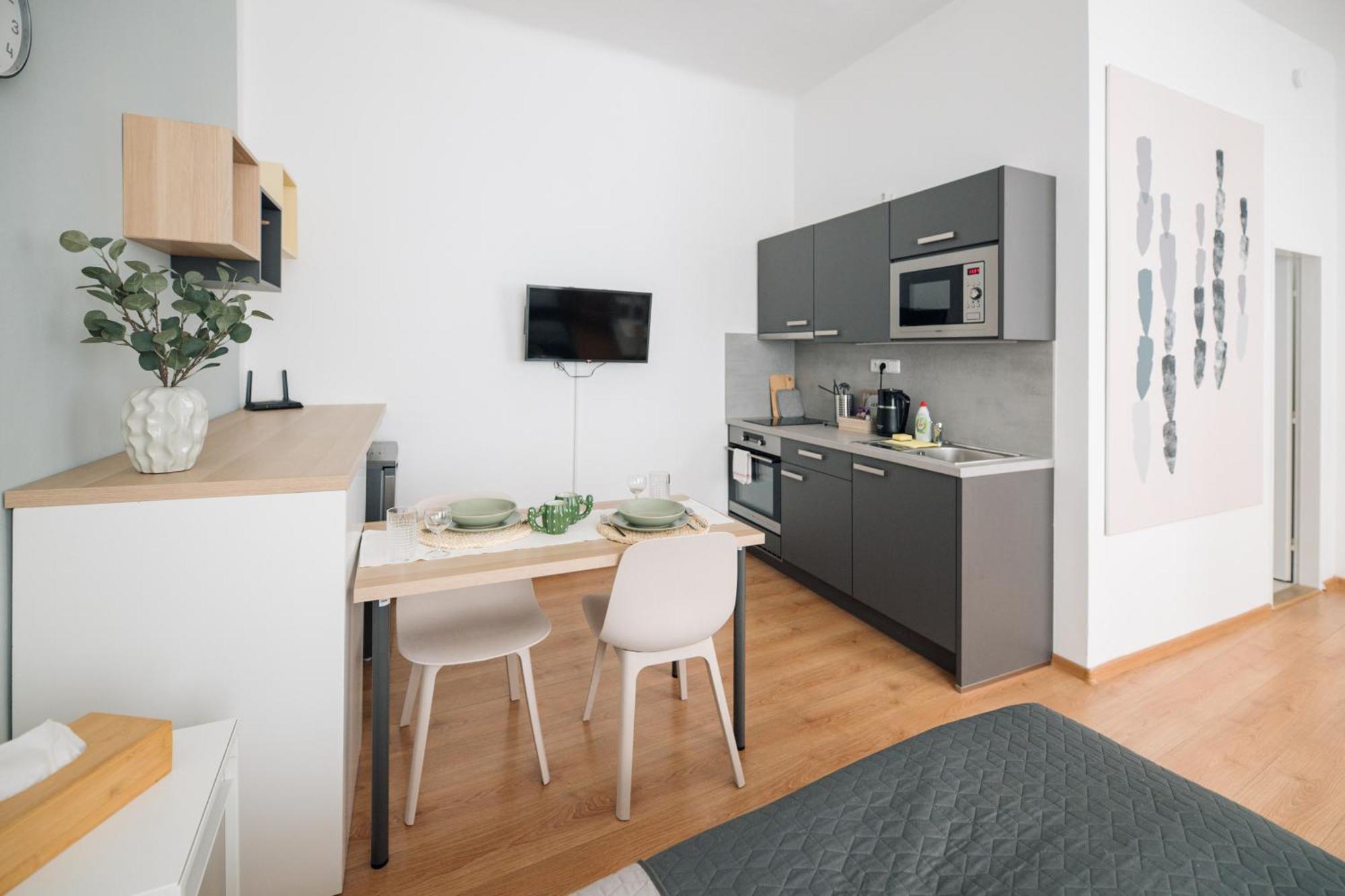 7 NIGHTS Apartments Dominikánské n. Brno Esterno foto